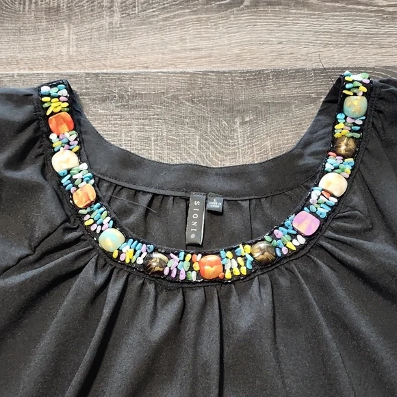 🌷 Sioni beaded neck, silky Blouse 🌷 - Picture 2 of 4